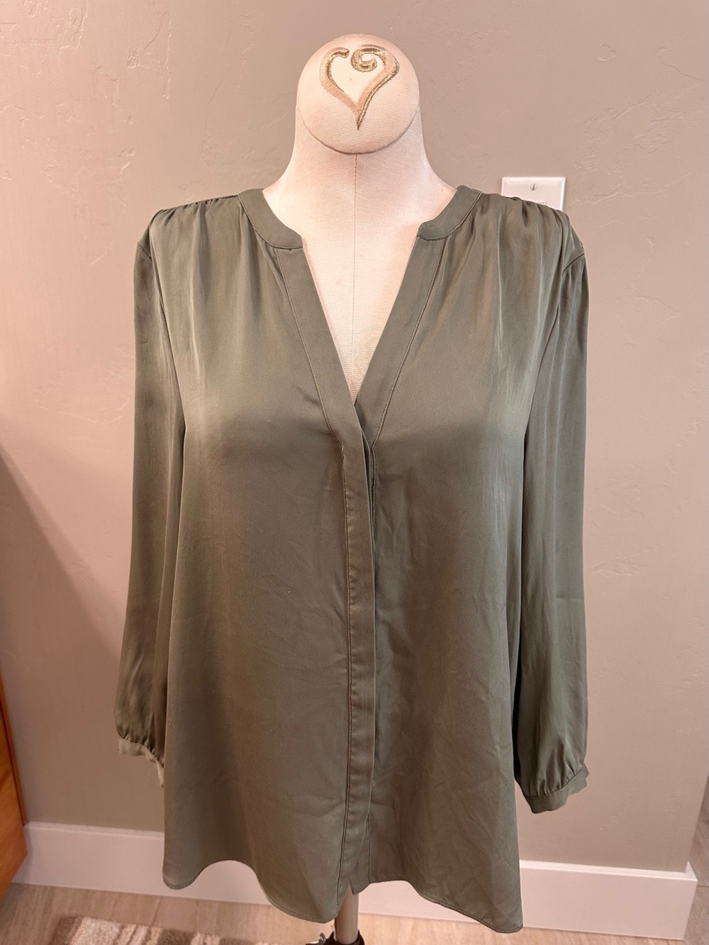 Quince Washable Stretch Silk Pleat Back Blouse Top Moss Green Size S